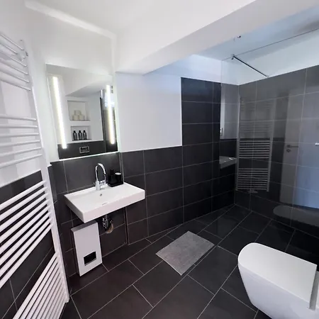 Schoene Zentrale Mit Parkplatz アパート *