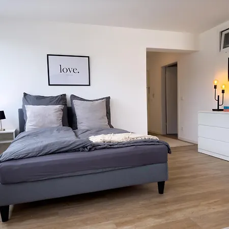 Schoene Zentrale Mit Parkplatz オスナブリュック